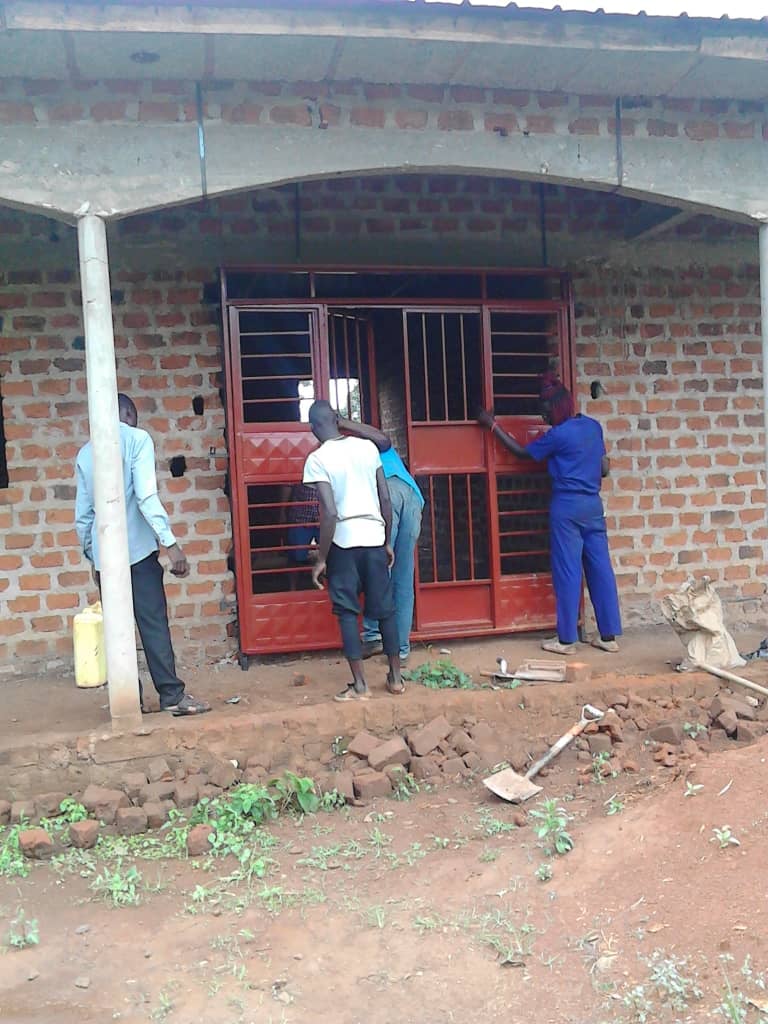 Doors going in at the Ndifuna house, 2018.