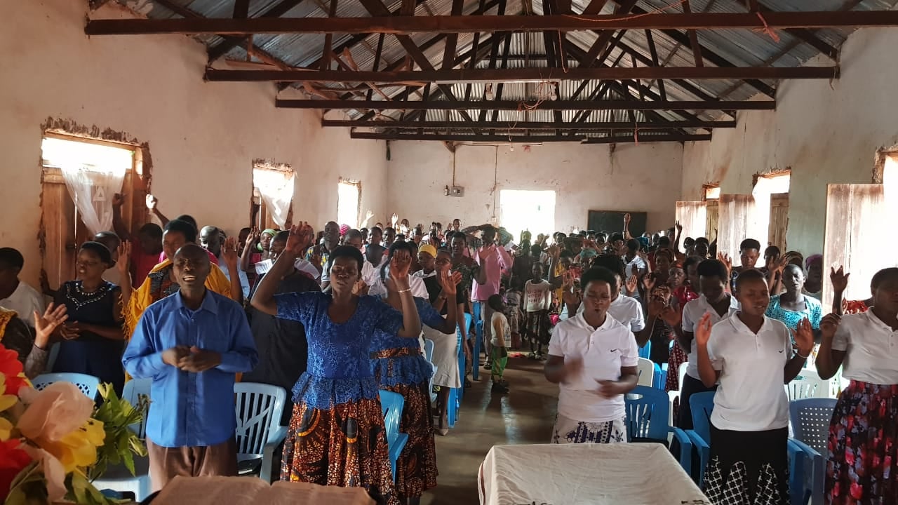 Praise at a Tanzania symposium, 2022.