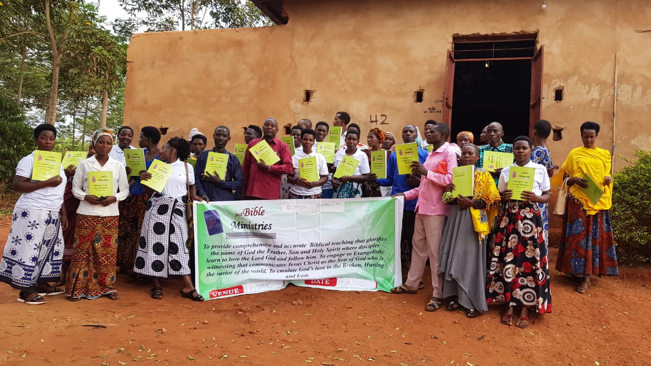 2022 Tanzania symposium group with 1 John workbooks.